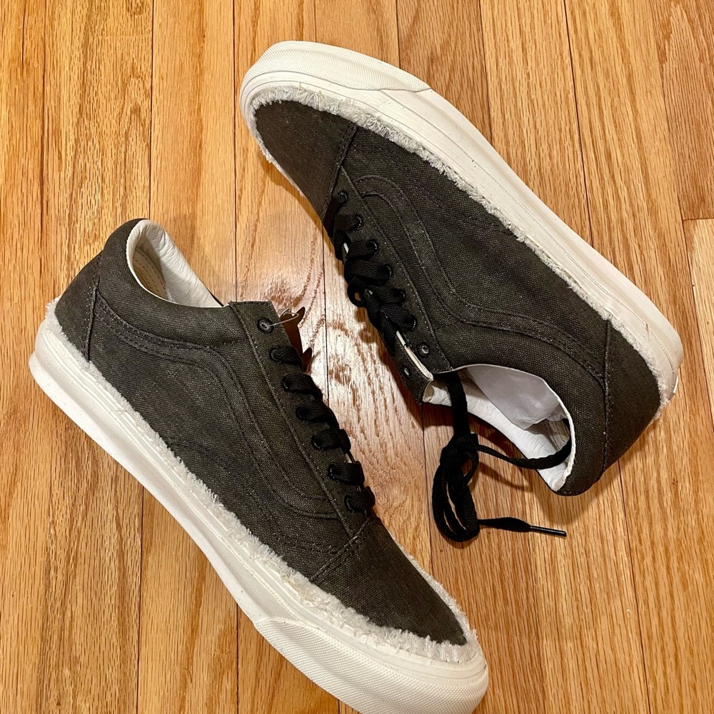 New in box! VANS VAULT OG OLD SKOOL LX RAW EDGE